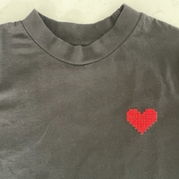 ICONE for Simons SS Faux Turtleneck Top w Cross Stitched Heart Black + Red Sz S - Picture 4 of 10